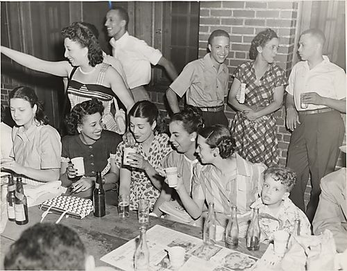 Frogs' picnic, including Ms. Ida Mae Mauney, Billy and Jean Curtis, Hutch" (owner of Hutchinson Colonial Inn), Savilla Williams and Billy Williams"