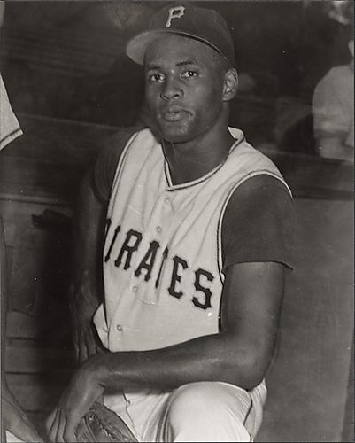 Pittsburgh Pirates right fielder Roberto Clemente