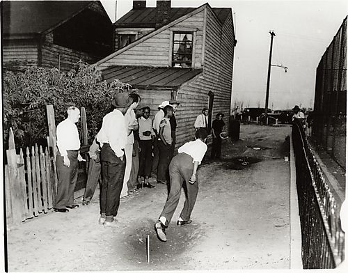 Game of horseshoes in alley