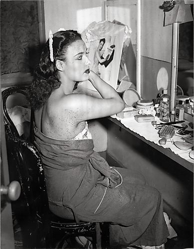 Lena Horne in dressing room at the Stanley Theatre