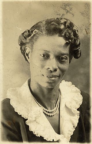 (Woman with lace collar and pearls)