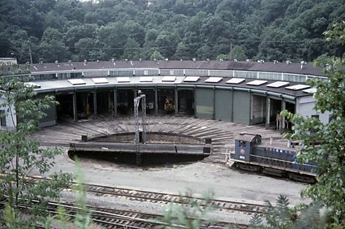 Union Railroad Locomotive 582 at Roundhouse