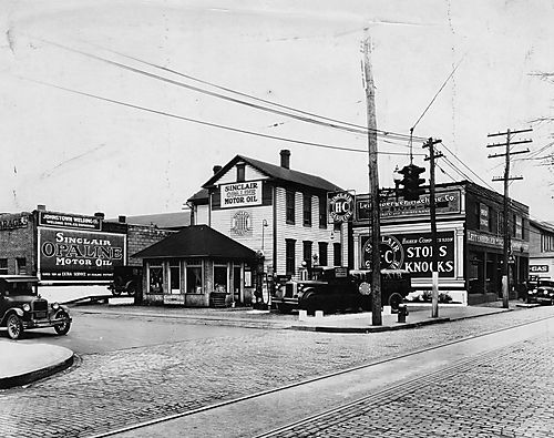 Sinclair Gasoline Station
