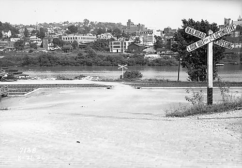 Ferry Street Grade Crossing