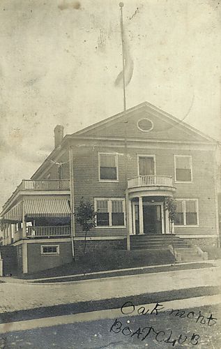 Front of the Oakmont Boat Club