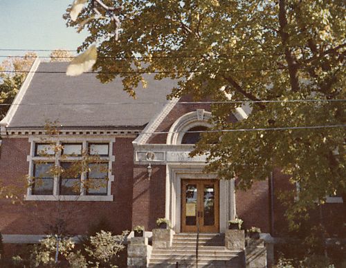 Old Front of the Oakmont Carnegie Library