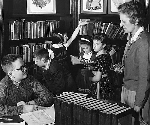Sarah Boyle Helps Students