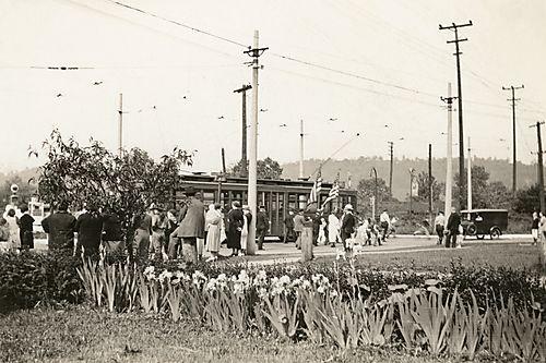 Oakmont Citizens Watch Parade in 1935