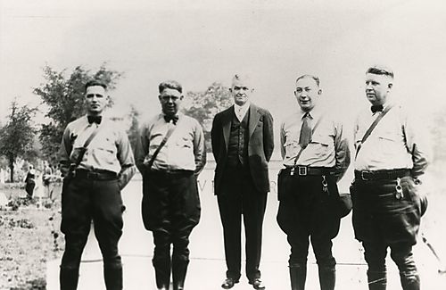 Oakmont Police Officers with Oakmont Mayor