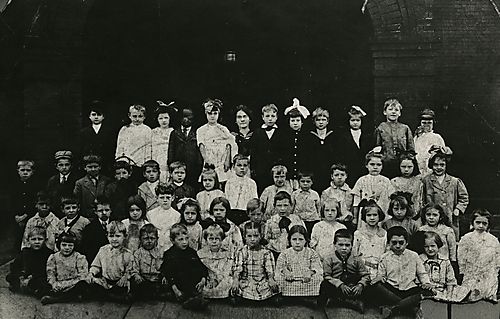 Young Oakmont Students 1908