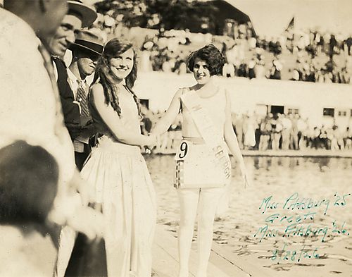 Miss Pittsburg '25 Greets Miss Pittsburg '26. 8/28/26