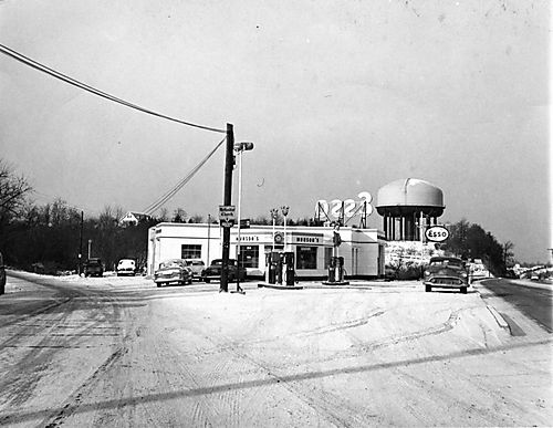Perry Highway Munson's Esso station