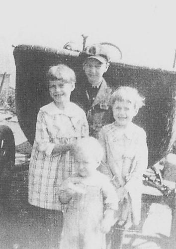 Children of Robert &amp; Essie McGinley, 1920s.