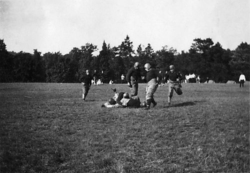 "A fast play around end"