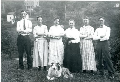 Denny Family Poses with Dog