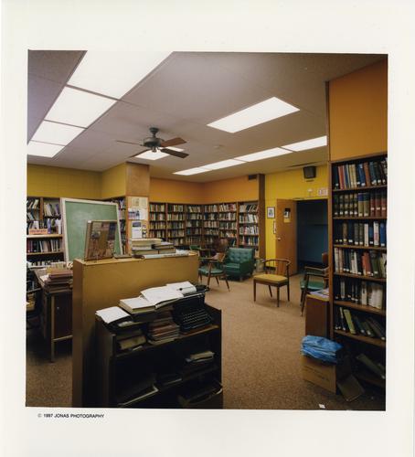 B'nai Israel Synagogue's library
