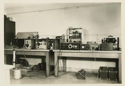 Laboratory Set-up for Carrying Out Experiments on Seismograph Recording