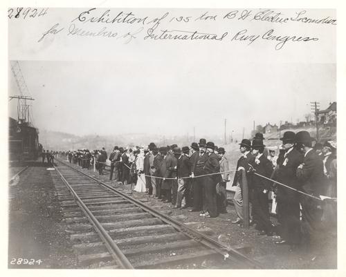 Exhibition of electric locomotive to members of the International Railway Congress (3)