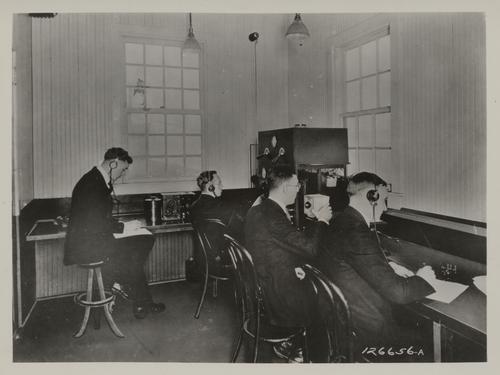 Broadcasting the Harding-Cox Presidential election returns 