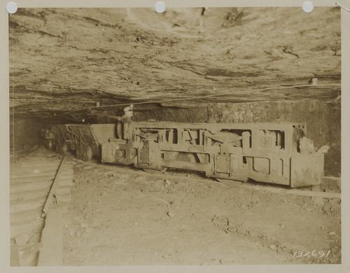 Mine locomotive 
