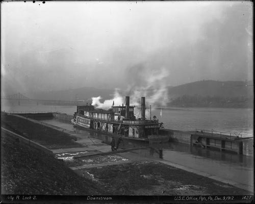 Steamboat Alice in Allegheny River Lock 2