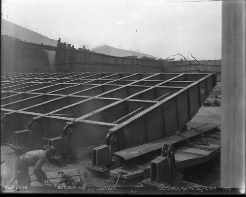Ohio River Lock and Dam 9 Bear Trap Gate Construction