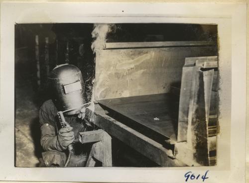 Schnabel Employee Welding (2)