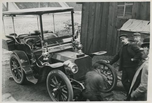 Henry Clay Frick's Mercedes-Daimler and Chauffeur