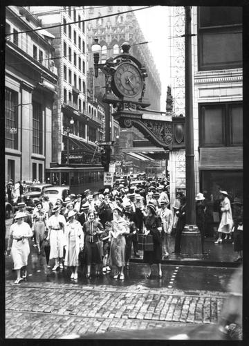 Crowd underneath the Kaufmann's Clock
