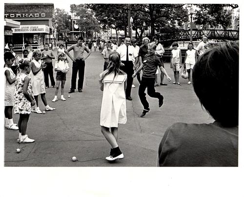Kids playing Lemon Twist (Skip-It)