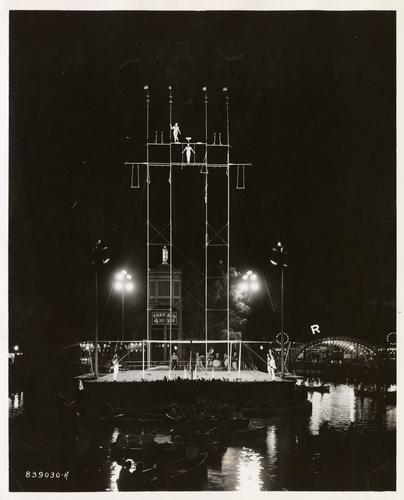 Acrobatic act on Lagoon stage (12)