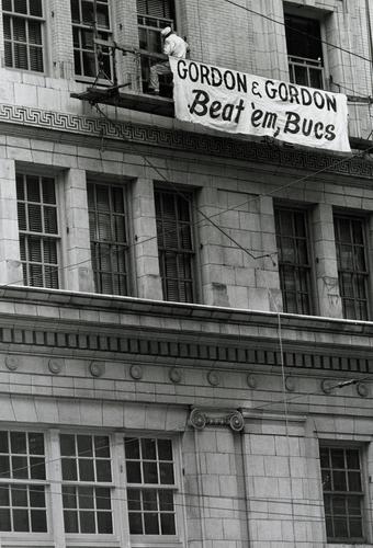 "Beat'em, Bucs!"-Banner