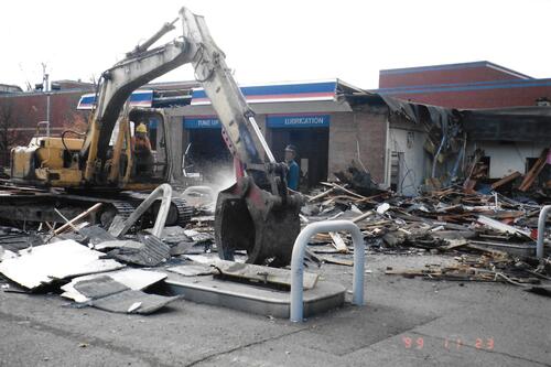 Demolition of Forbes & Murray Gulf Station (Black’s Gulf Station)
