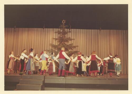 Christmas tree dance