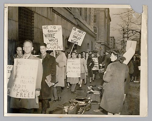 Students Picket Churchill at Columbia