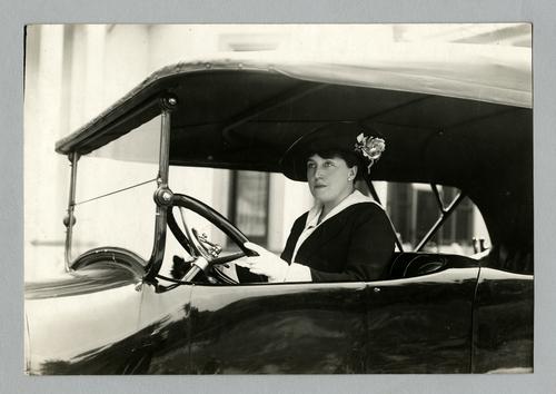 Mary Roberts Rinehart driving