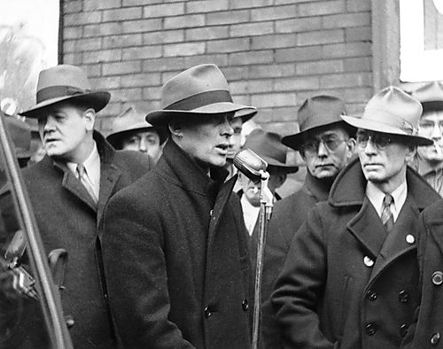 Officers Addressing Local 601 Striking Workers