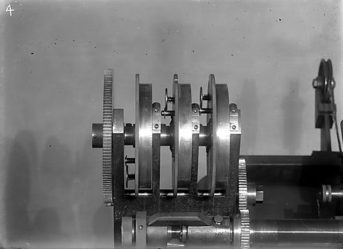 Gear and vernier scales