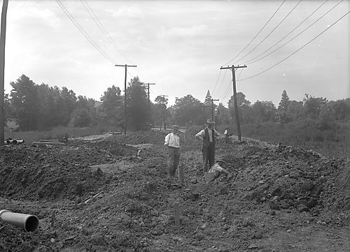 Workers on North Braddock Avenue