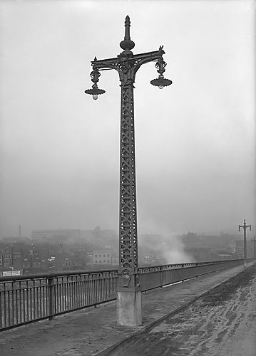 Bloomfield Bridge Light Post