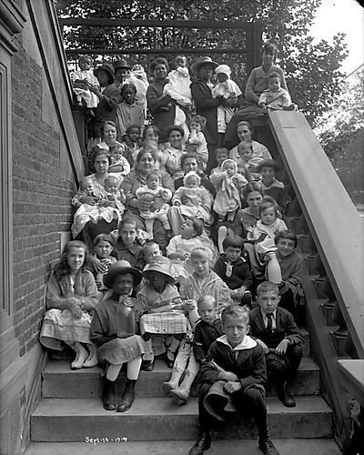 Group at the Irene Kaufmann Settlement