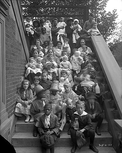 Group at the Irene Kaufmann Settlement