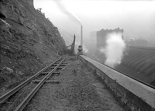 Construction of Bigelow Boulevard Wall