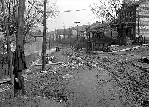 Arlington Avenue Wall