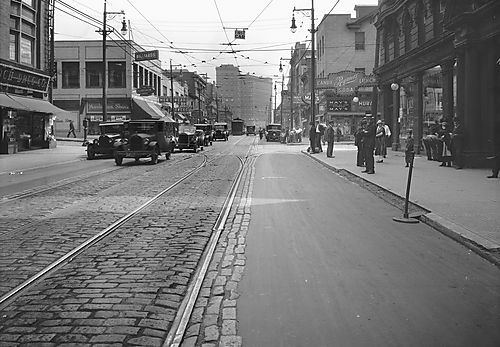 Oakland Street Scene