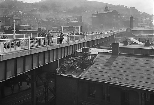 Car Accident on the Boulevard of the Allies