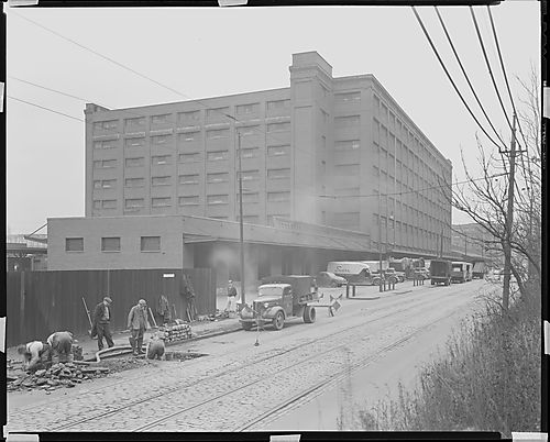 Construction along West Carson Street