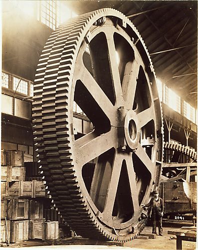 Molded staggered tooth gear and worker