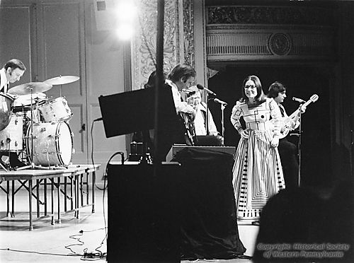 Nana Mouskouri and the Athenians