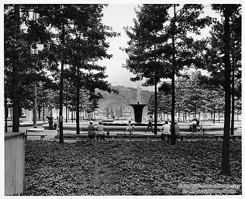 Gateway Center Plaza